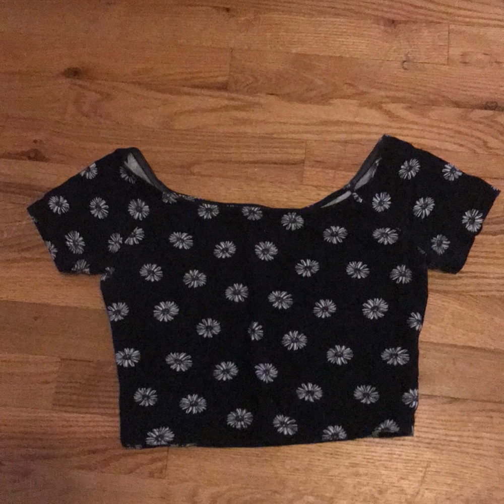 ❗️bundle - 2 Crop Tops - Picture 2 of 3